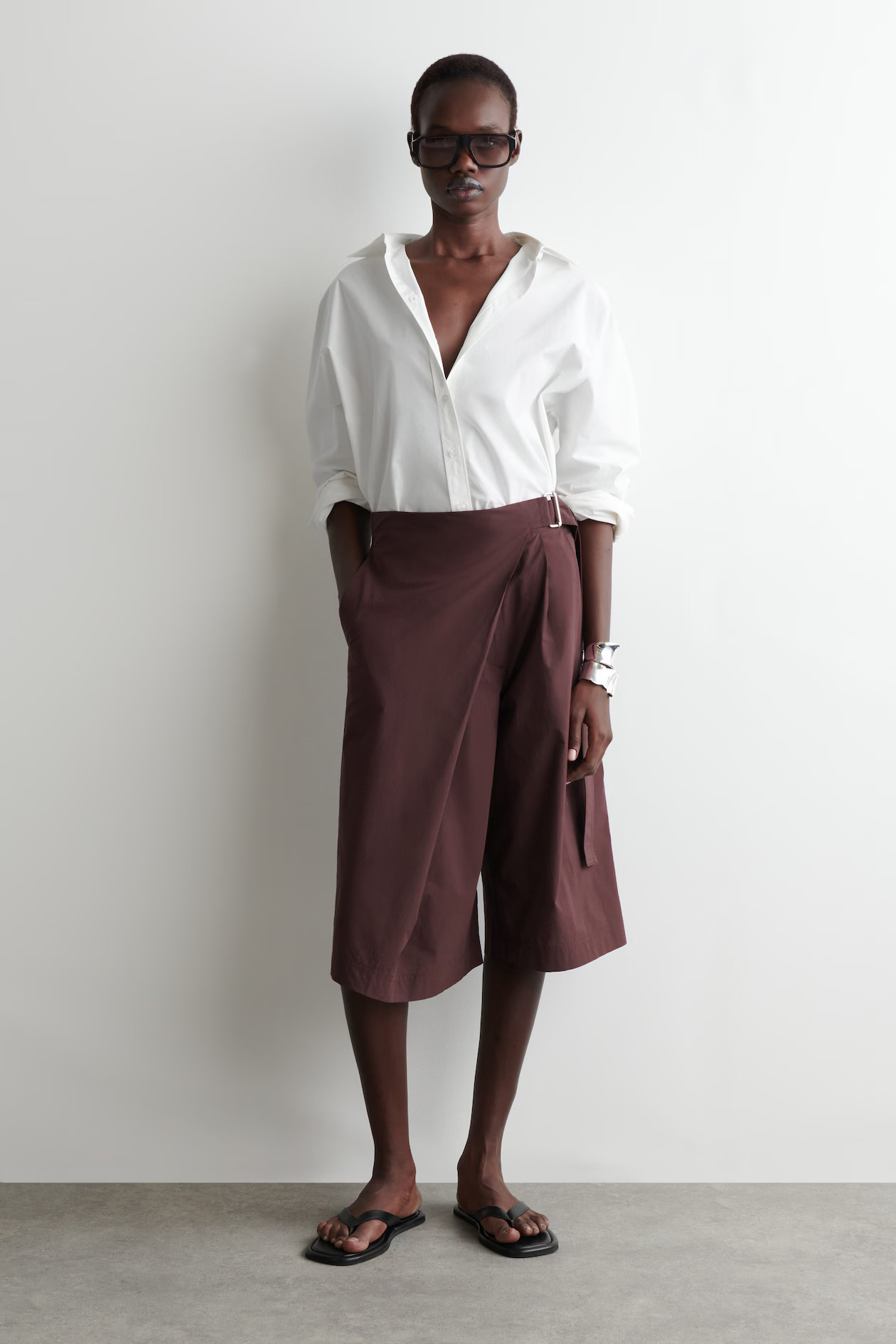 BELTED WRAP-FRONT COTTON SHORTS - BURGUNDY | COS AU | COS (AU)