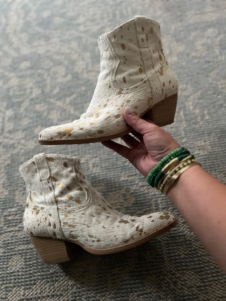 My favorite boots… on sale & left in just a few sizes!



#LTKstyletip #LTKshoecrush #LTKover40