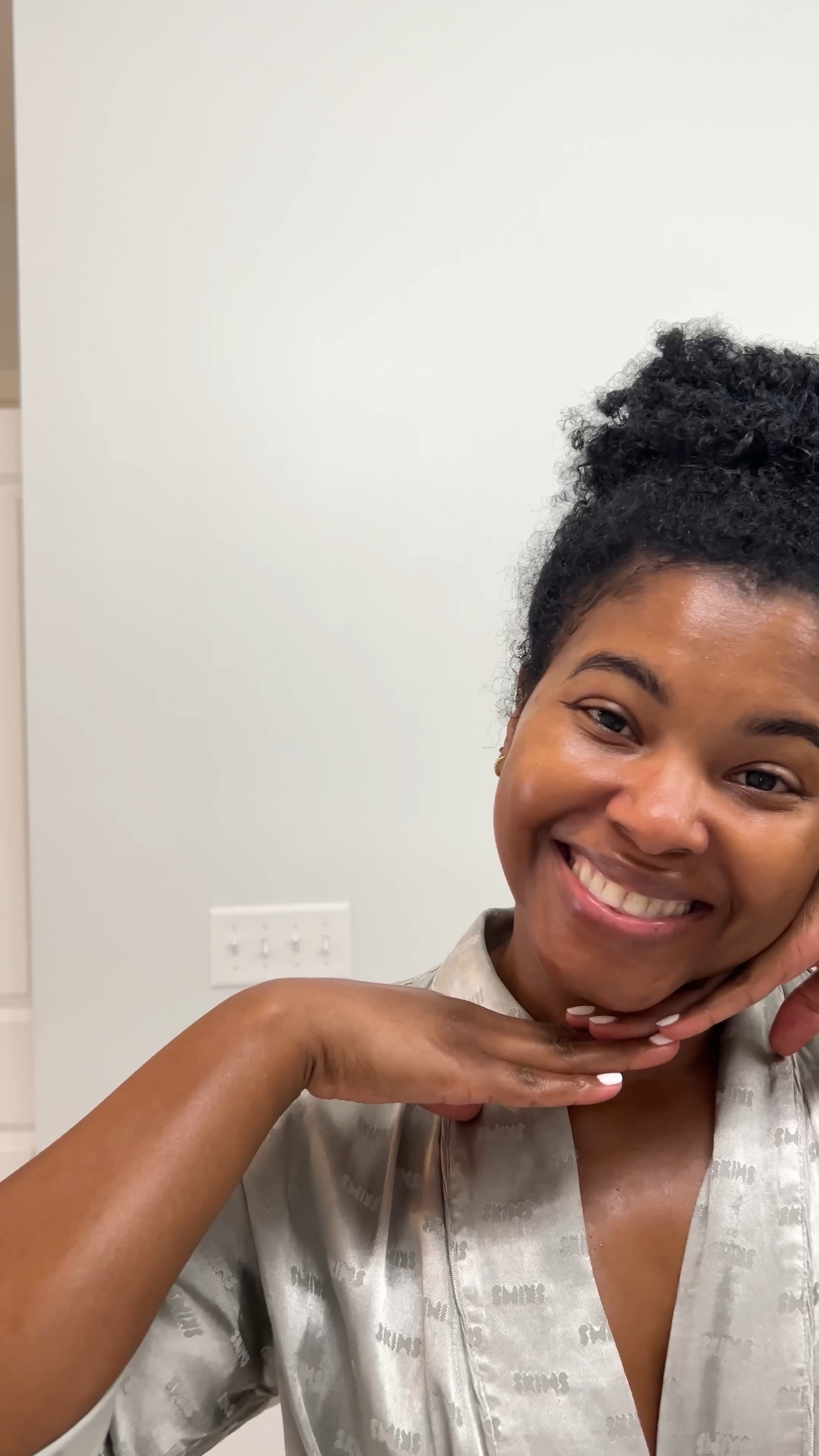 My go to skincare before applying a full face of makeup. NOTE: I like to put on my sunscreen while applying primer 


#LTKfindsunder100 #LTKbeauty