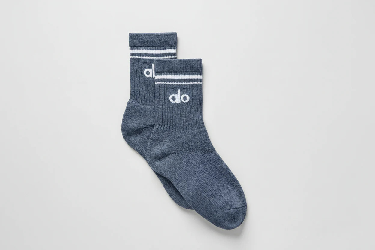 ALO | Half-Crew Throwback Socks in Bluestone/White, Size: Small | Alo Yoga (US)