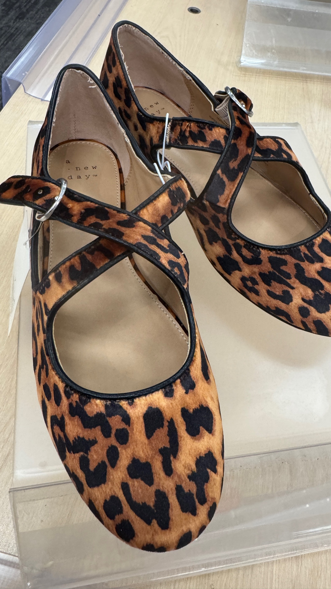 Oh my.
How adorable are these?
An animal print, criss-cross Mary Jane.
These would look adorable with dark wash denim and a gorgeous black turtleneck sweater.
They were out of size 7.5 at my store. Luckily, they are still fully stocked on line.
Only $40.

Shoes, flats, sale, Target

#LTKOver40 #LTKShoeCrush #LTKFindsUnder50