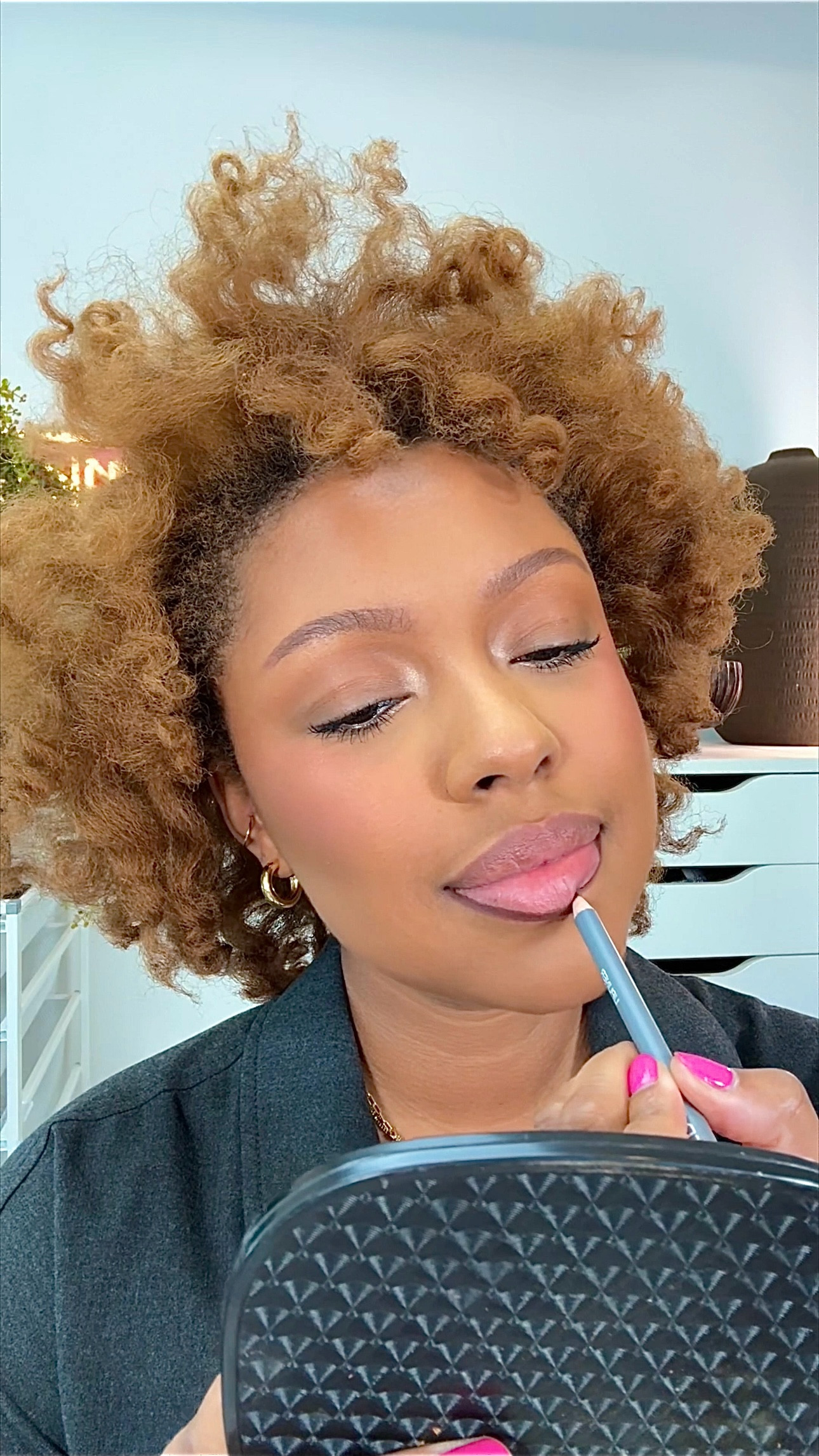 everyday glossy nude lip kit 😚 including a pencil sharpener, lip pencil, liquid lipstick & gloss

#nudelipcolor #nudelipgloss #lipswatch

#LTKGiftGuide #LTKFindsUnder50 #LTKBeauty