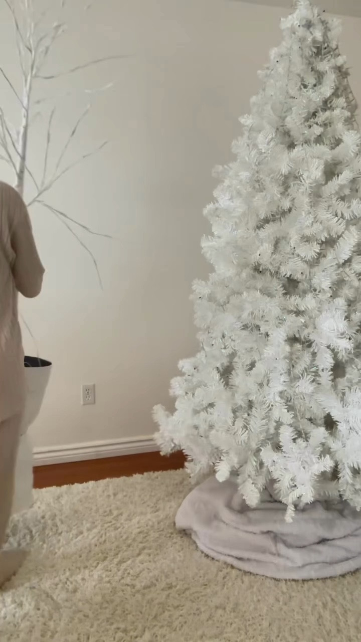 Add some twinkling lights to your home for Christmas w/ Amazon’s lighted birch trees and round decorative pillows.

#LTKSeasonal #LTKHoliday #LTKVideo