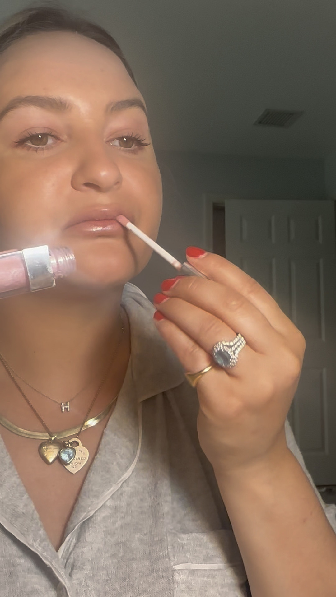 A purple blush with cool toned pink gloss 

#LTKVideo #LTKFindsUnder50 #LTKBeauty