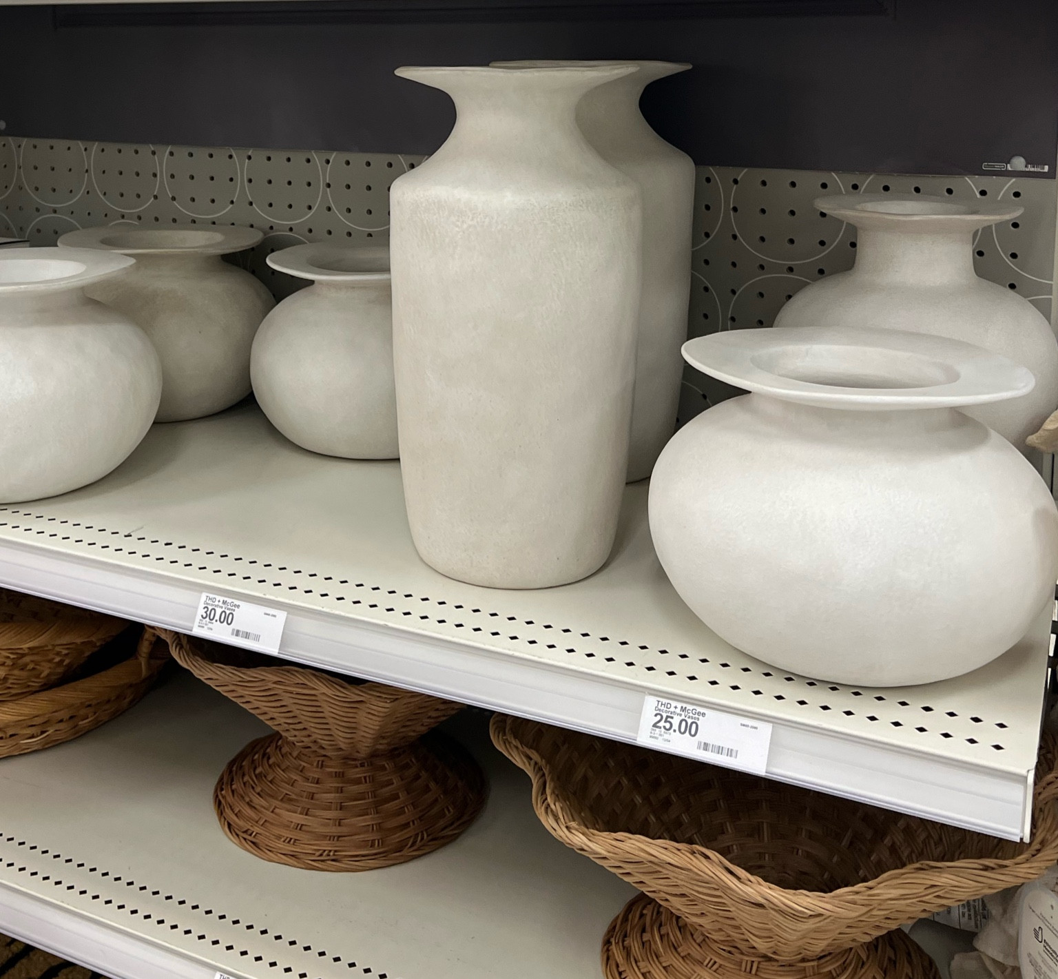 I am in love with these new vases! The color and shape is so good! 🤍😍



Vase, white base, neutral decor, home decor, spring decor, tall vase, round vase 


#studiomcgee #target #targethomefinds 

#LTKHome #LTKSeasonal