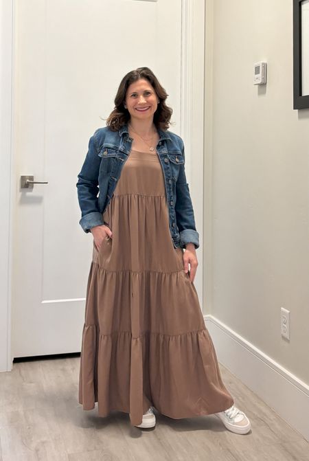 petite friendly maxi dress with pockets and adjustable straps for small shoulders! I'm wearing size XS.

I'm 4'10" and 115#; bust 32B, waist 26, hips 36


#LTKStyleTip #LTKFindsUnder50 #LTKShoeCrush