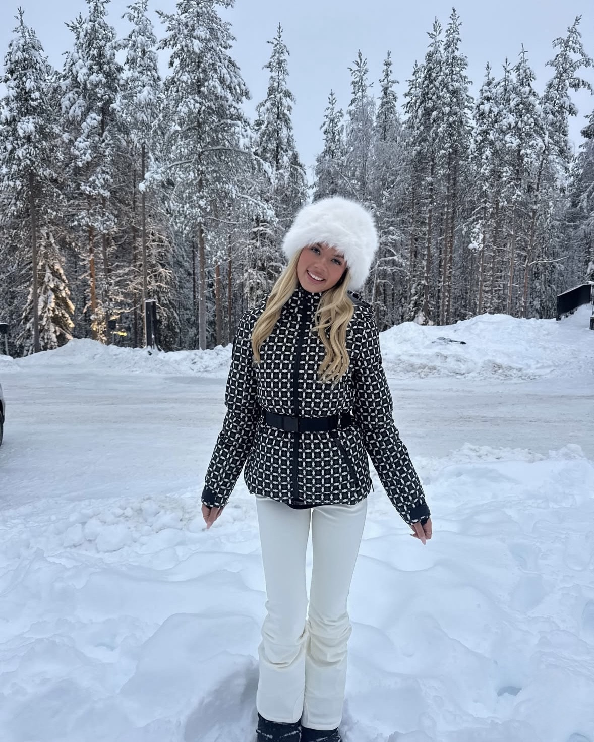 Zara ski jacket 🤍✨

Ski jacket, ski coat, winter coat, puffer jacket, ski trousers, skiing, moon boots, snow boots, winter outfit

#LTKtravel #LTKuk #LTKwinter