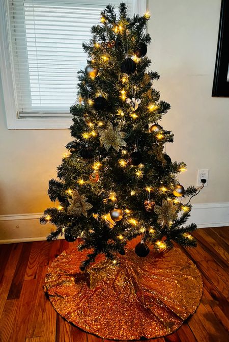 A black and gold mini Christmas tree 🖤💛
 
#holidaydecor #smallspacedecor #christmasdecor

#LTKSeasonal #LTKfindsunder100 #LTKHoliday