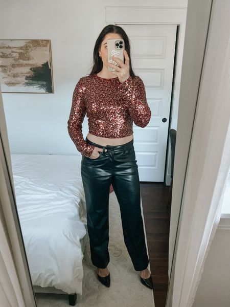 Holiday outfit

Christmas outfit, holiday party outfit, sequin top, faux leather pants, red sequins

#LTKHoliday #LTKfindsunder100 #LTKSeasonal