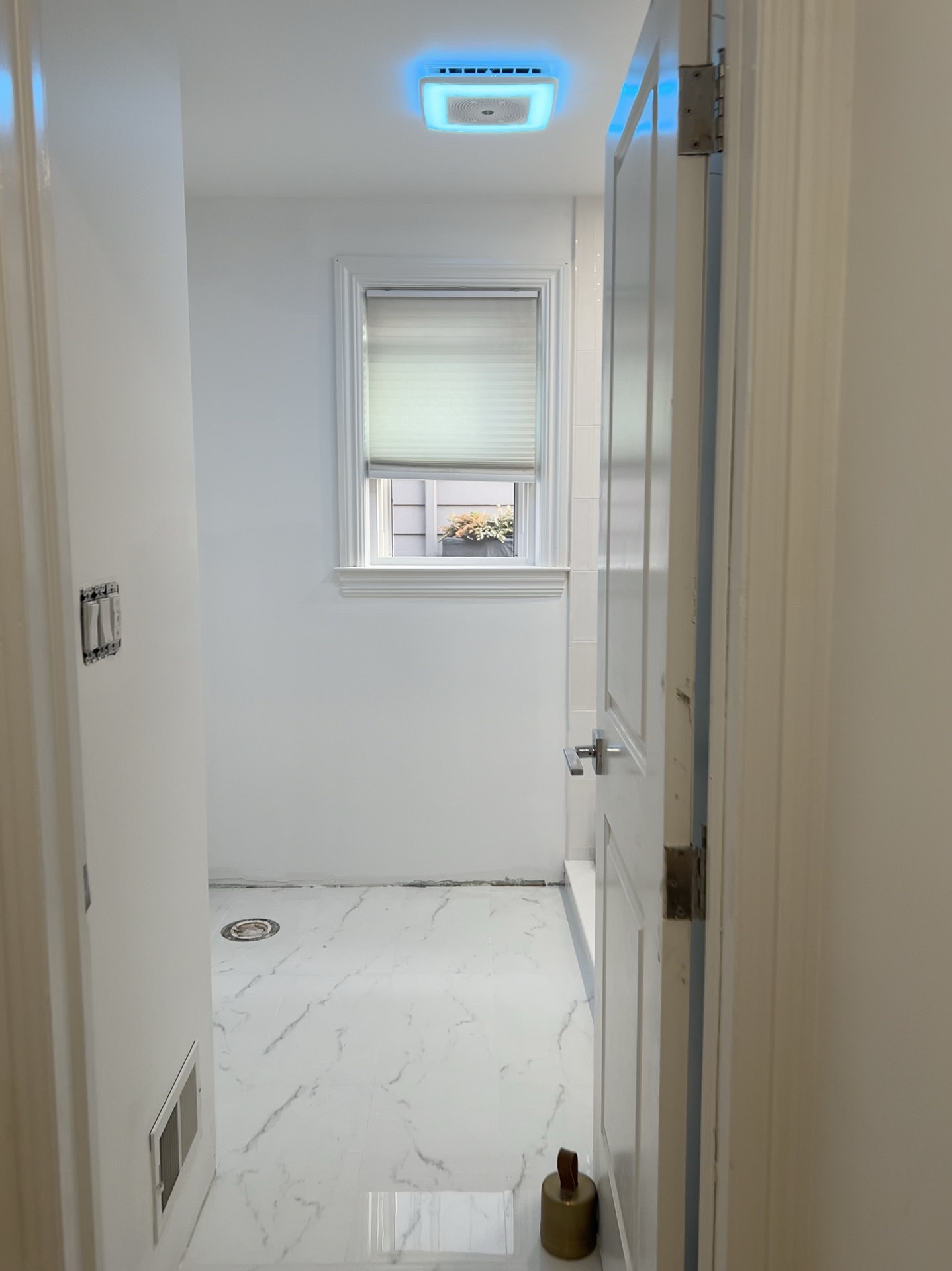 We just installed the coolest & functional bathroom exhaust fan that comes with Bluetooth built in, nigh light & 7 different colors mood lights to choose from! Obsessed 🥳