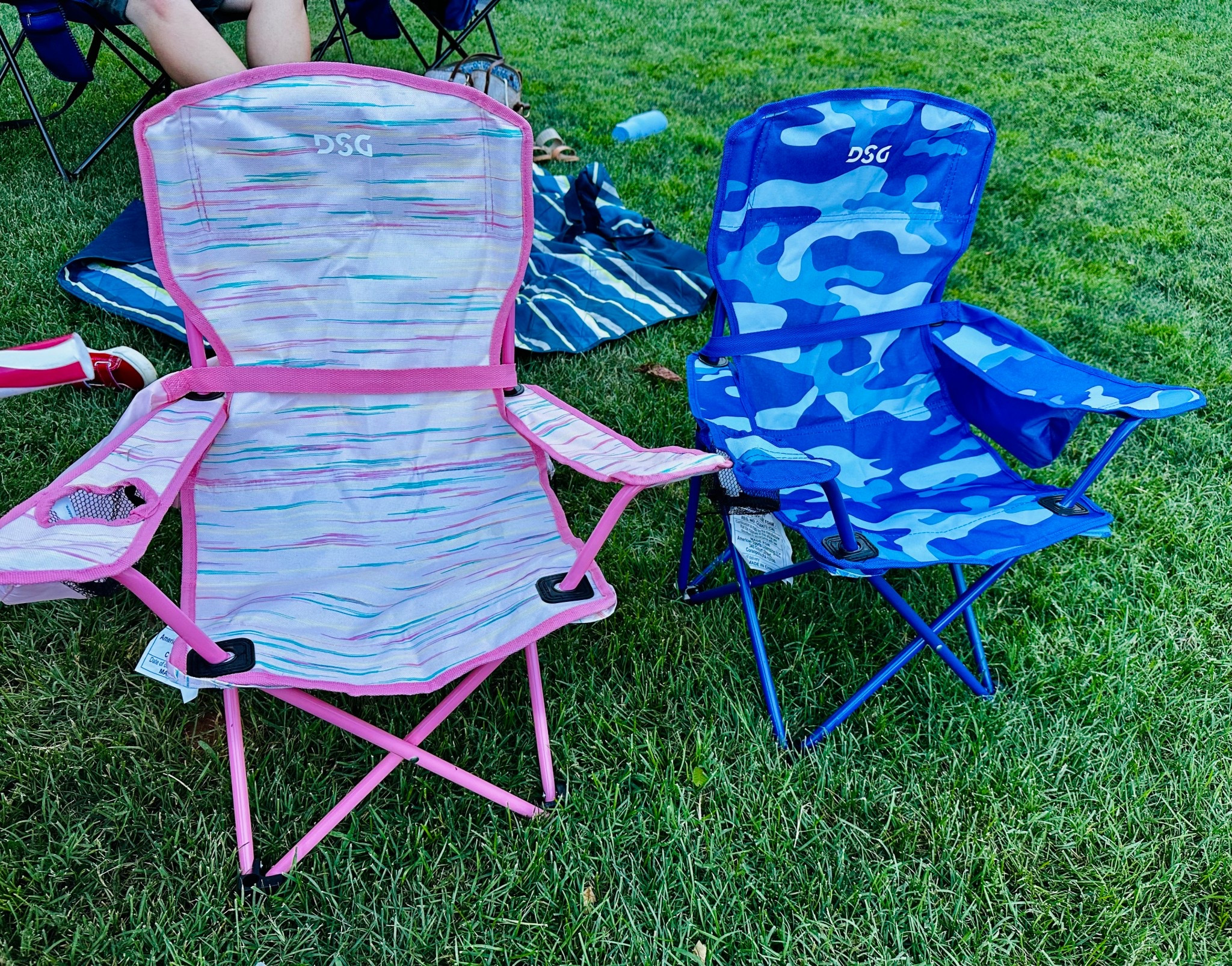 Got the cutest chairs for the kids for all things fireworks this weekend! 🎆 #kidschairs #4thofjuly 