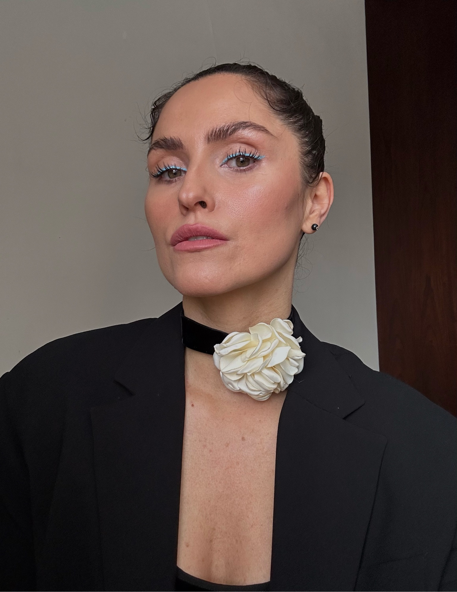 Gotowa na wiosnę? Róża na szyji czy korsarz kwatowy to hit sezonu. 

#LTKstyletip #LTKeurope #LTKSeasonal