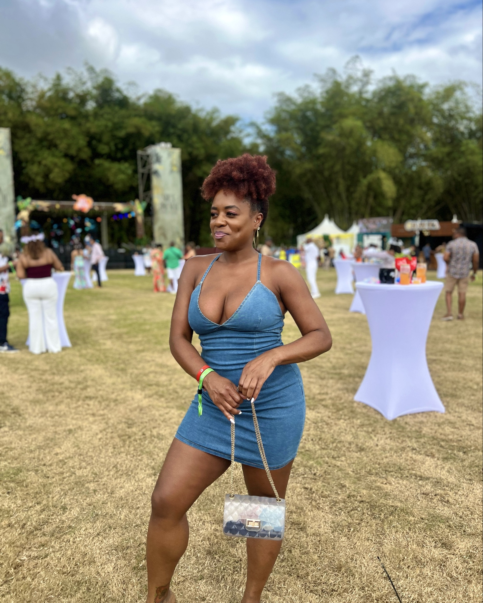 Sun’s out, legs out, and this denim dress is giving effortless slay! Perfect for brunch, festivals, or that vacation you’ve been manifesting. And yes, it pairs perfectly with denim sandals. Tap the link to get into this look!

#LTKFindsUnder50 #LTKSpringSale #LTKTravel