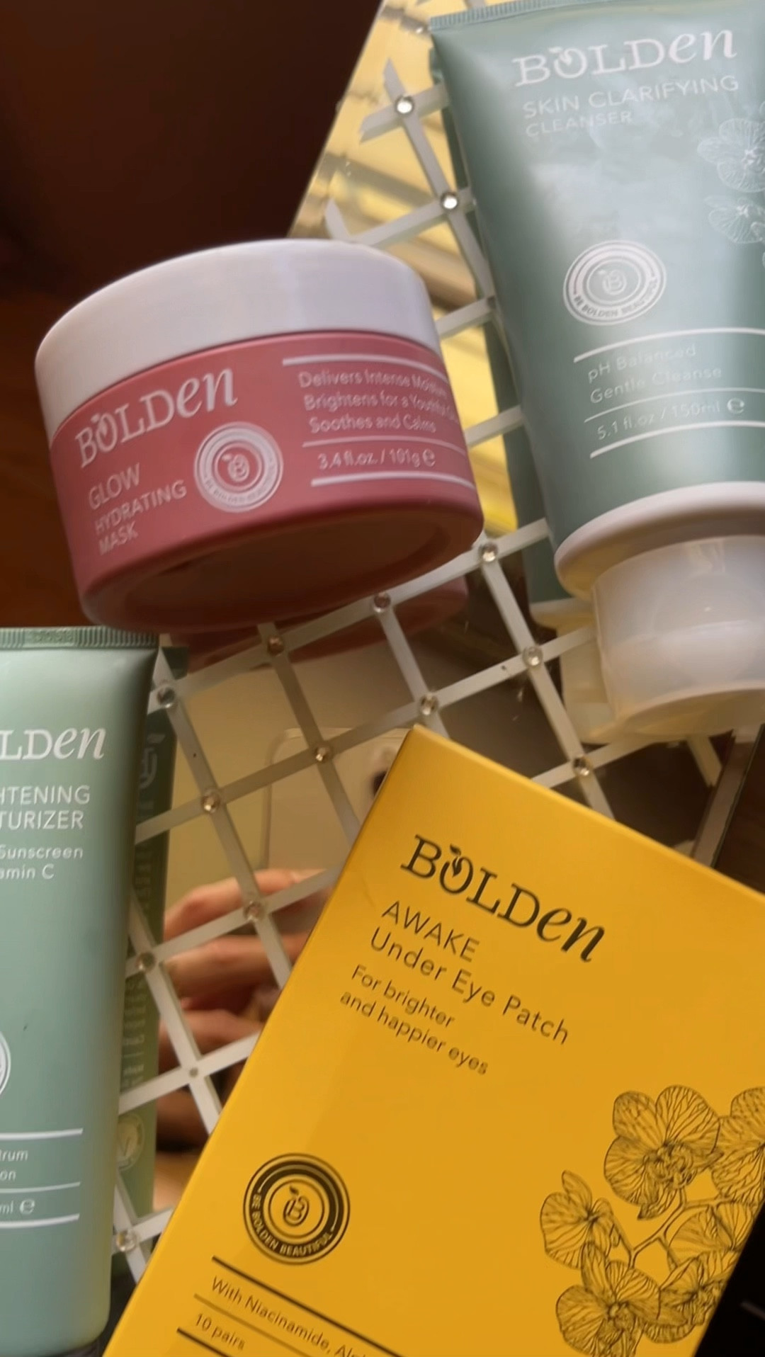 My daily self-care includes the best skincare — science-backed and dermatologist-approved 💆🏽‍♀️✨
I’ve been trying out @BoldenUSA, and here’s my honest review: 🧼 The Clarifying Cleanser leaves my skin feeling super clean but never dry—thanks to zinc + glycerin. ☀️ The Brightening SPF Moisturizer? Dries totally clear, zero white cast, and gives me the nicest glow. 👁️‍🗨️ The AWAKE Under Eye Patches are a total game changer—perfect for de-puffing and brightening tired eyes. 💧 And the GLOW Hydrating Mask is now my weekly go-to for that dewy, refreshed finish.
Bolden really nailed it—performance skincare that feels like self-care. #BoldenBeauty #SelfCareIsSkincare #BoldenRoutine
