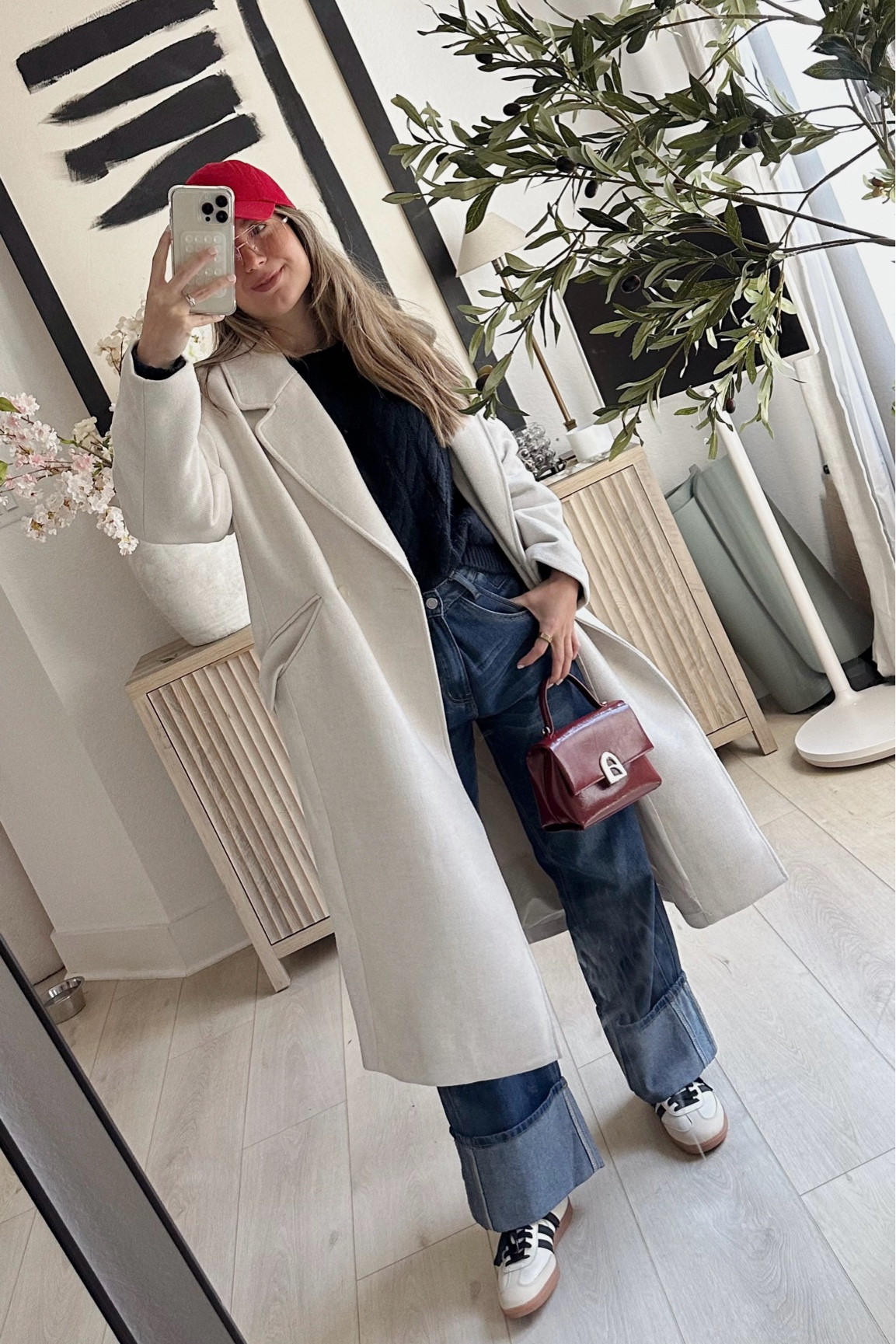 Sweater: L
Jeans: size 8 for oversize look
Shoes TTS 