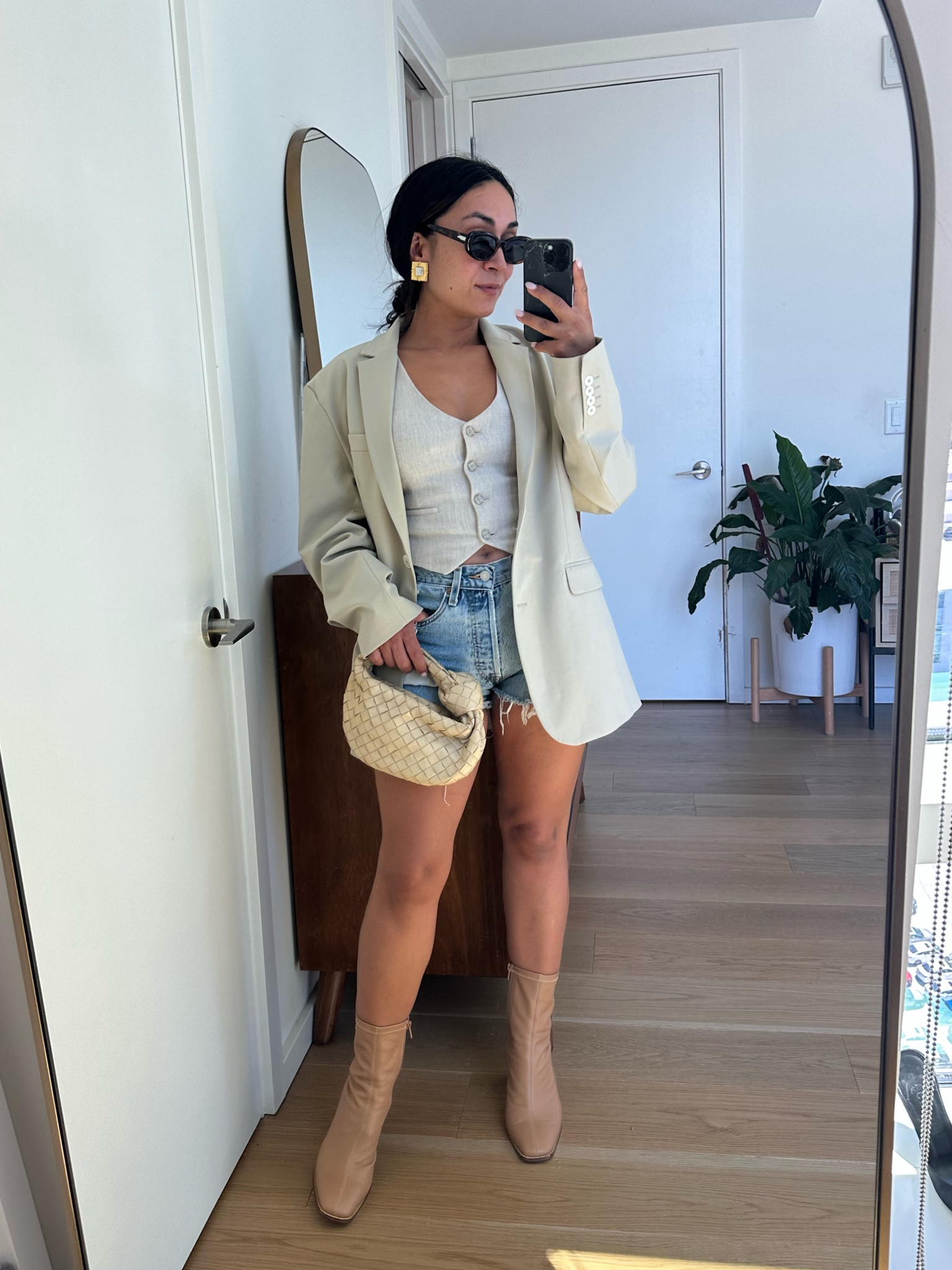 Fall Transitional Outfit vest, oversized blazer, jeans shorts, & booties 