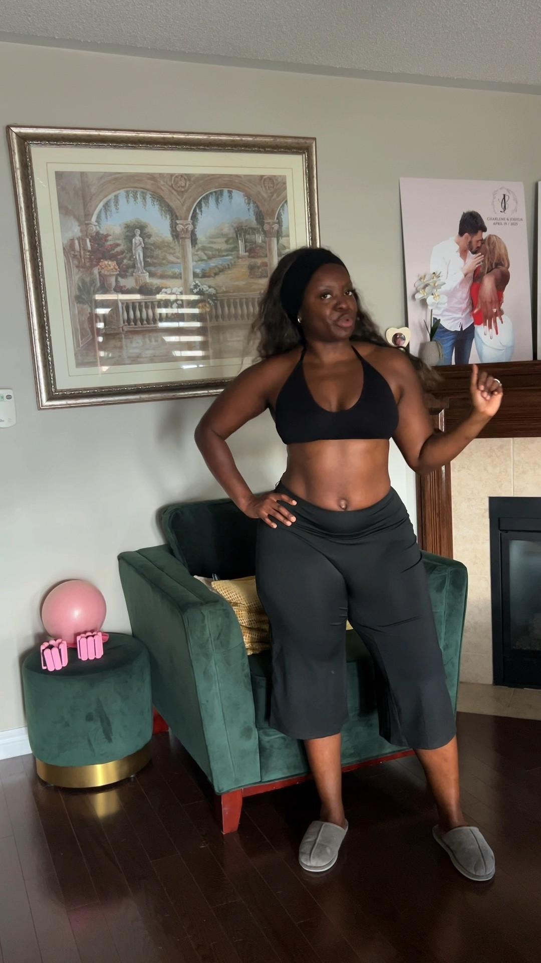 Flare capri gym pants 🖤

Size - L