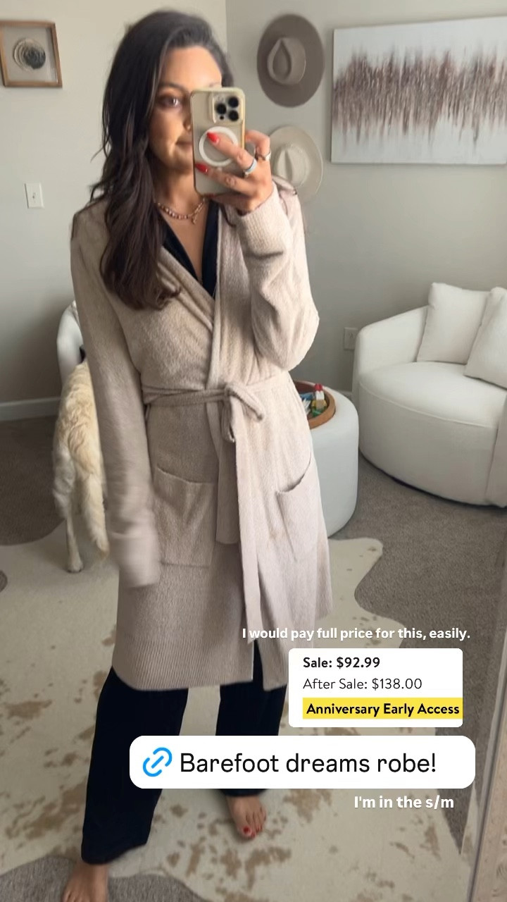 NSALE Barefoot dreams robe. In size xs/s/1