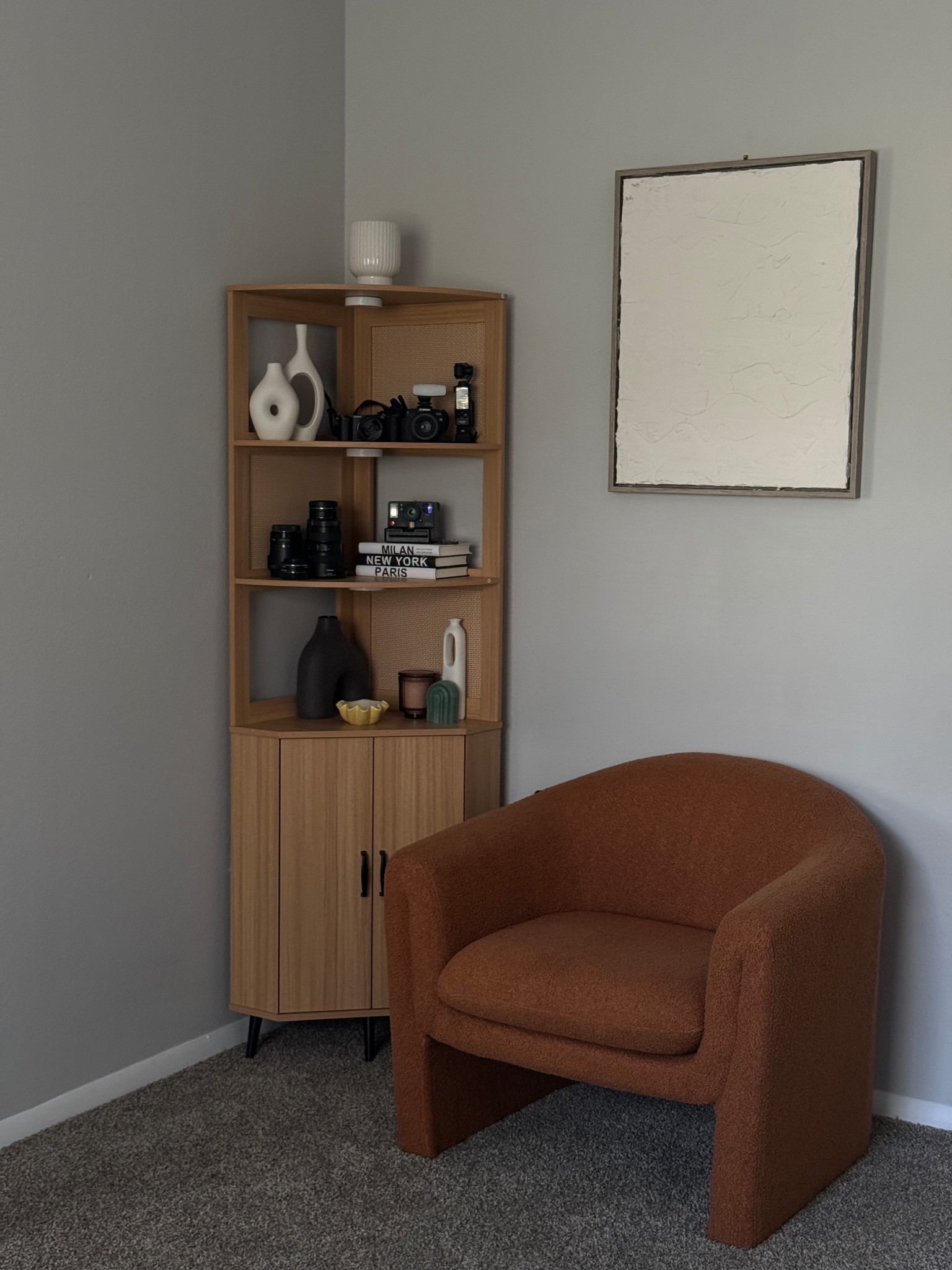 Absolutely love my new bookshelf to organize my camera gear. Perfect content corner 

#bookshelf #homedecor #contentcorner #homefinds #accentchair #wayfair furniture 

#LTKHome #LTKU #LTKStyleTip