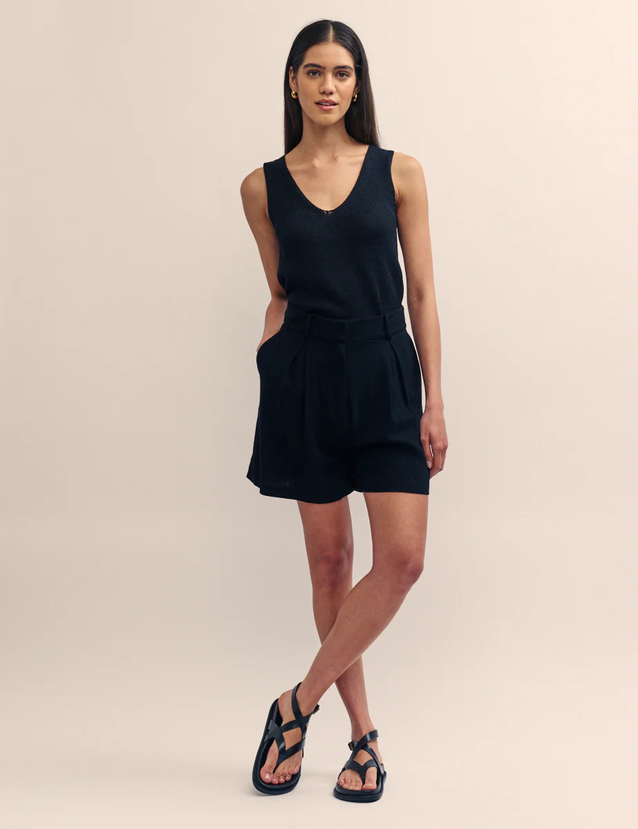 Black Tailored Mel Shorts
  

  
    
      £52.00
      £65.00 | Nobody's Child