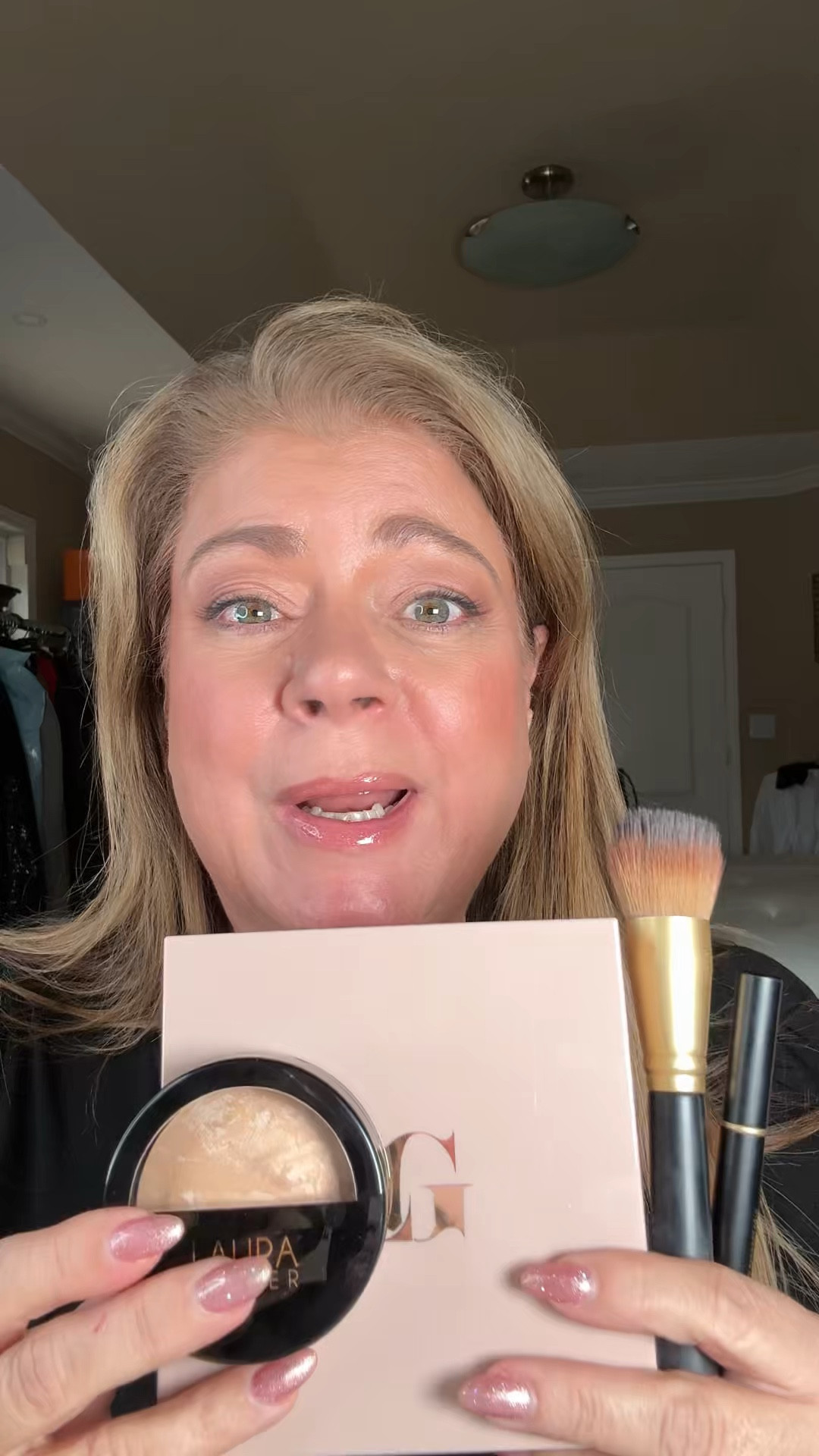 Geller Beauty just dropped CREAMS
Wear it alone it layer with
your fav LG powder 💛
if you're looking for new creams to your collection check out the Best of the Best Cream Full Face Basic 🩷
#lauragellerbeautypartner #makeuptutorial
