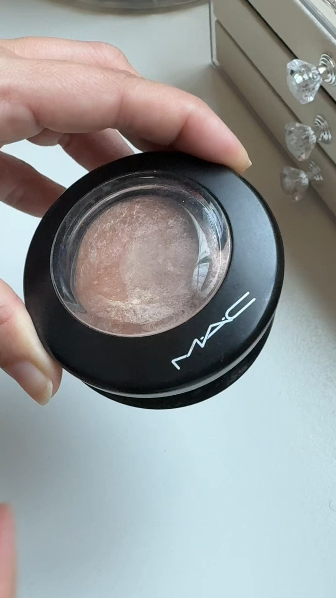 Entra ano e sai ano e ele ainda continua sendo o iluminador mais desejado do mundo. O Soft and Gentle da Mac merece muito a fama de iluminador perfeito! 😍

#LTKbrasil #LTKbeleza