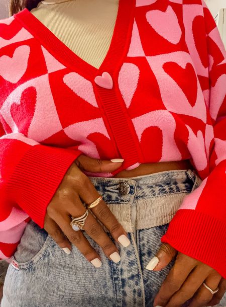 So So Sweet! ❤️

Well, I ever stop styling this sweetheart cardigan?  Love it styled simply with jeans so much.

Wearing an extra large and the cardigan and a size 26 in the jeans.

#target @target #Valentinesday

#LTKfindsunder50 #LTKstyletip #LTKSeasonal