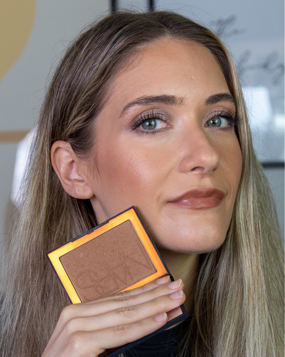 Laguna 02 bronzer 

#LTKFind #LTKunder100 #LTKbeauty