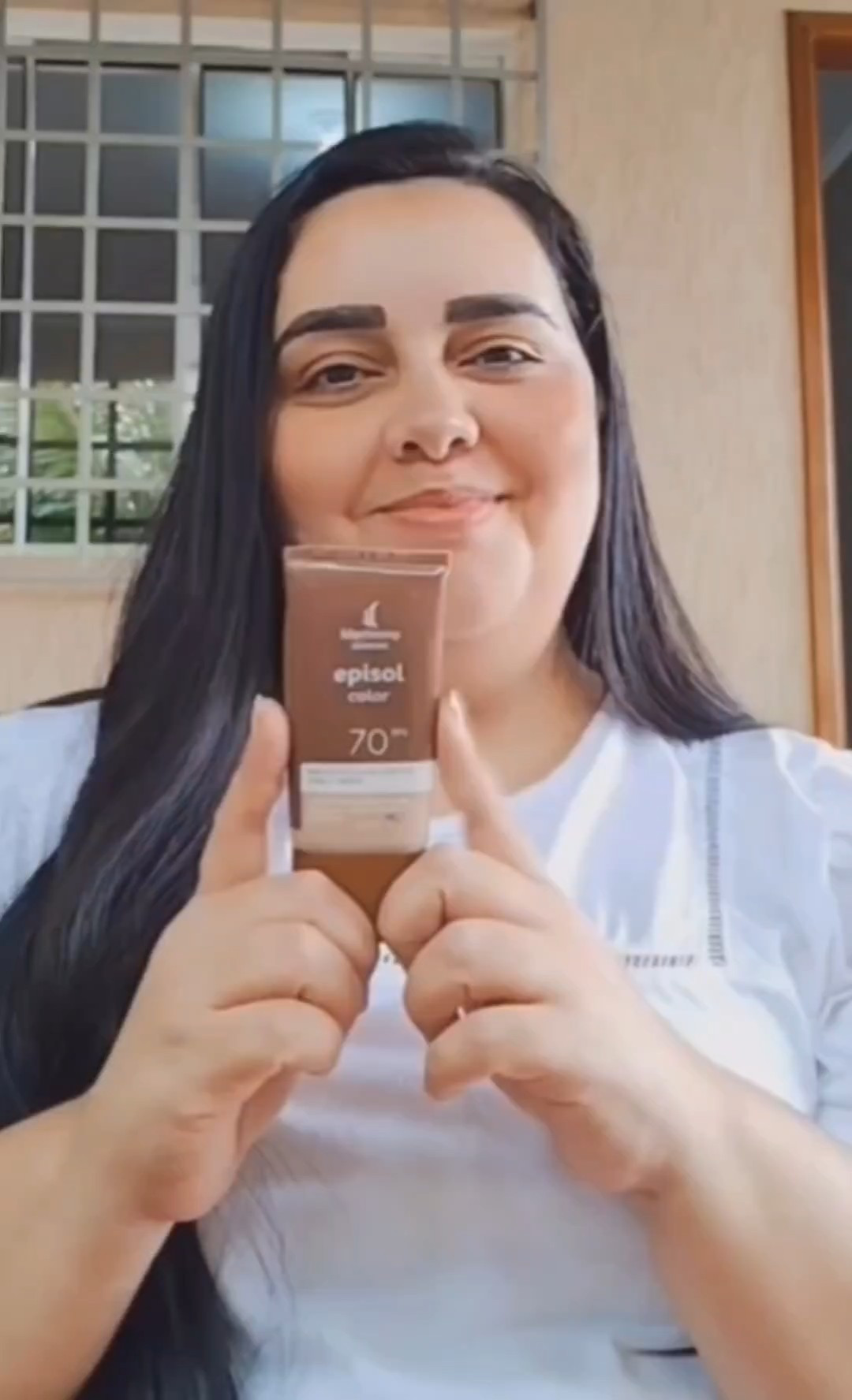 Já pensou em ter todas as imperfeições do rosto corrigida e ainda altamente protegida??? Para tudo se você não conhece esse meu amorzinho aqui🥰.....Protetor solar facial Episol Color com FPS70 é uma linha de protetor solar com cor que promove perfeita cobertura e uniformidade da pele.possui efeito mate. Eu Uso a cor Médio, e tem mais três cores disponíveis também. Ele é meu aliado no dia a dia. Aquele produto que antes de acabar já entro na Amazon, e compro outro para não ficar sem 😂.Só Na Amazon Você encontra exatamente de tudo que Precisa, porque só lá tem tudo de A a Z..

#LTKbrasil #LTKVideo #LTKbeauty