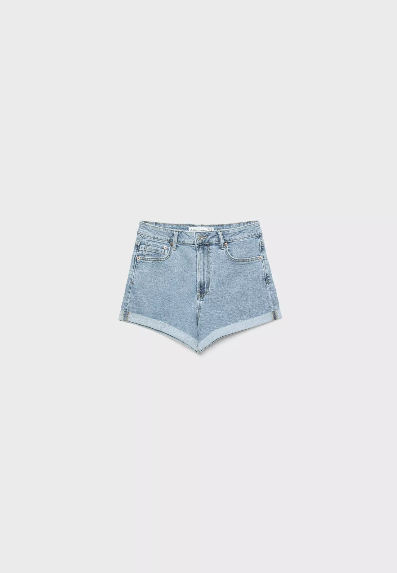 D85 Slim mom fit short | Stradivarius (NL)