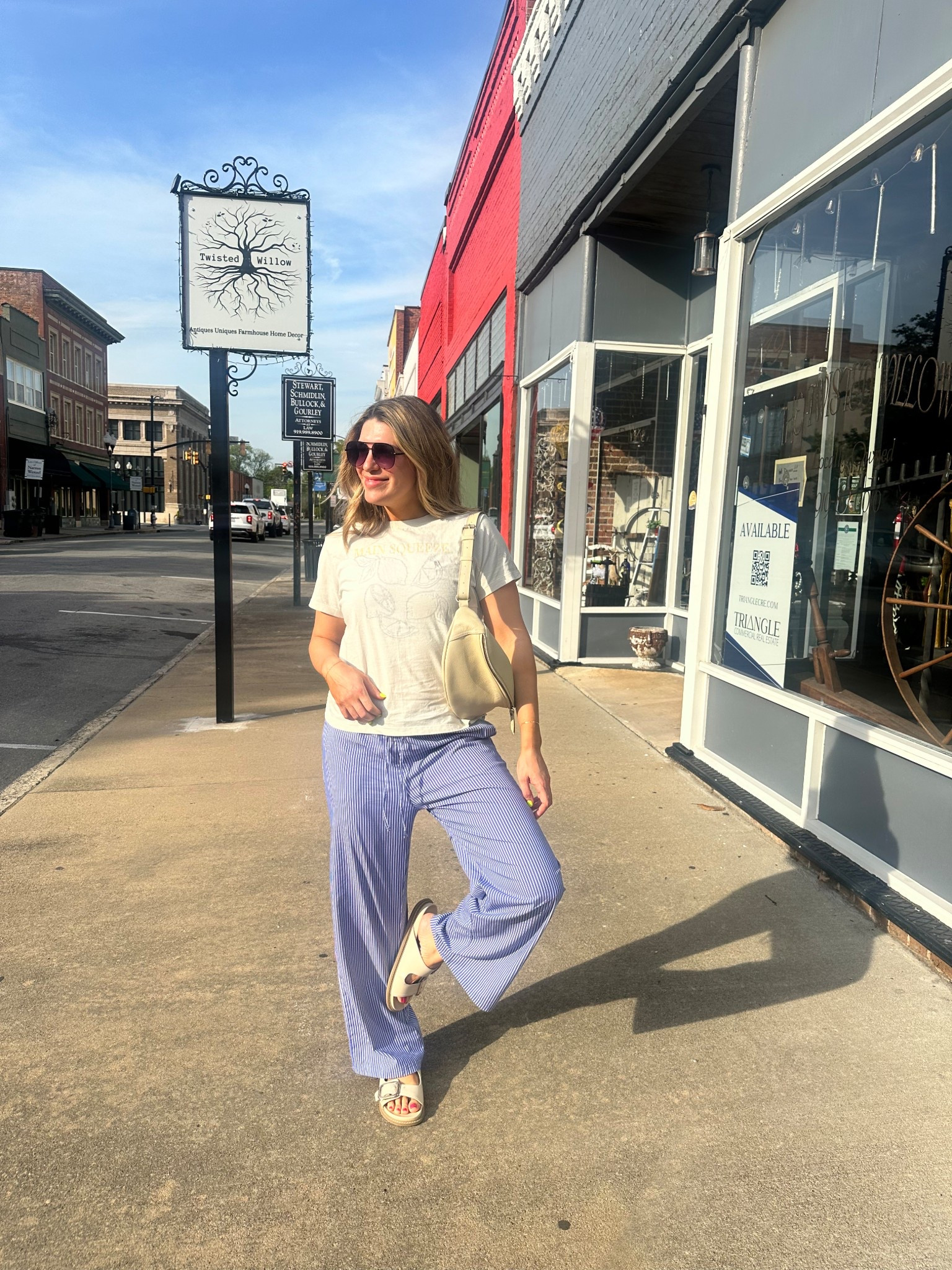 Go to errand outfit lately! Love these comfy pants- they’re a little older but found an even cuter pair on sale in the same brand! I’m wearing a small in the pants and a medium shirt! 

#LTKShoeCrush #LTKStyleTip #LTKSeasonal
