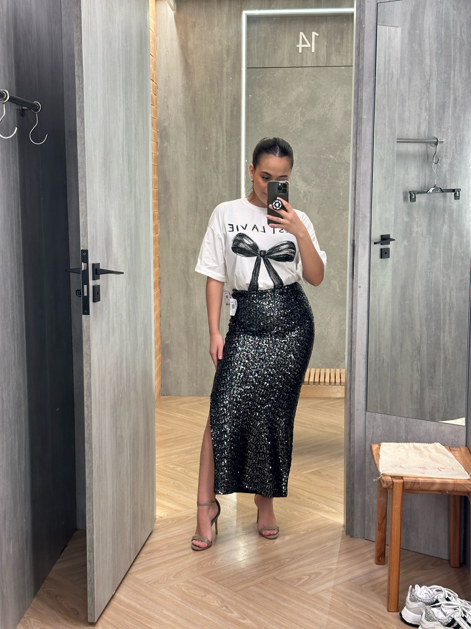 Provador Riachuelo! 

- Amo esse estilo de look high low 🤍✨

Estou usando a Saia P
E Camisa M (não tinha P), mas gostei de como ficou maior. 

Minhas medidas:
Busto 89
Cintura 73
Quadril 94
Altura 1,53 

Eu visto 36/38

#LTKbrasil #LTKstyletip #LTKbeauty