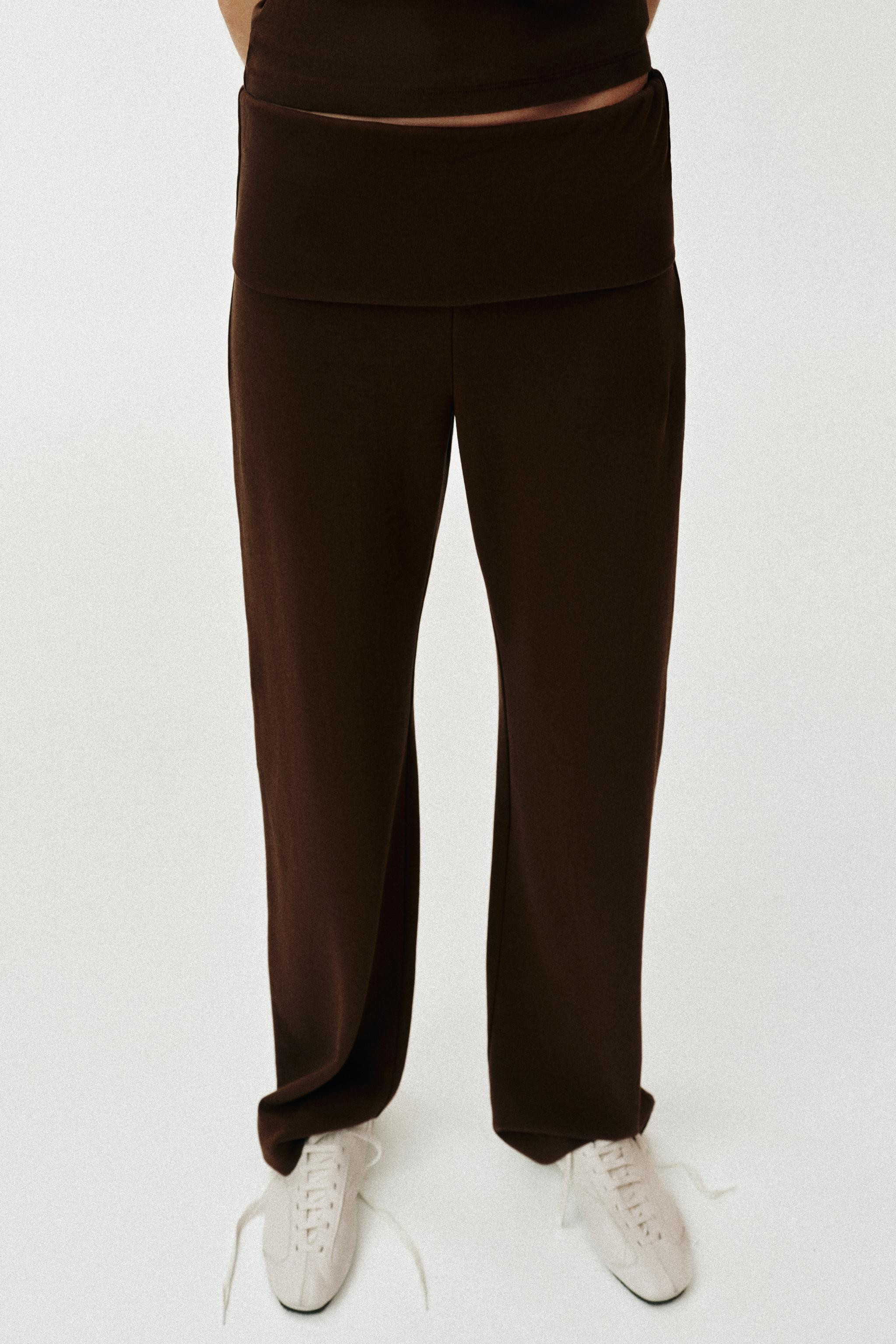 Gr\u00f6\u00dfe des Models: 178 cmHose aus einem elastischen und flexiblen Interlock-Strickgewebe... | Zara DE