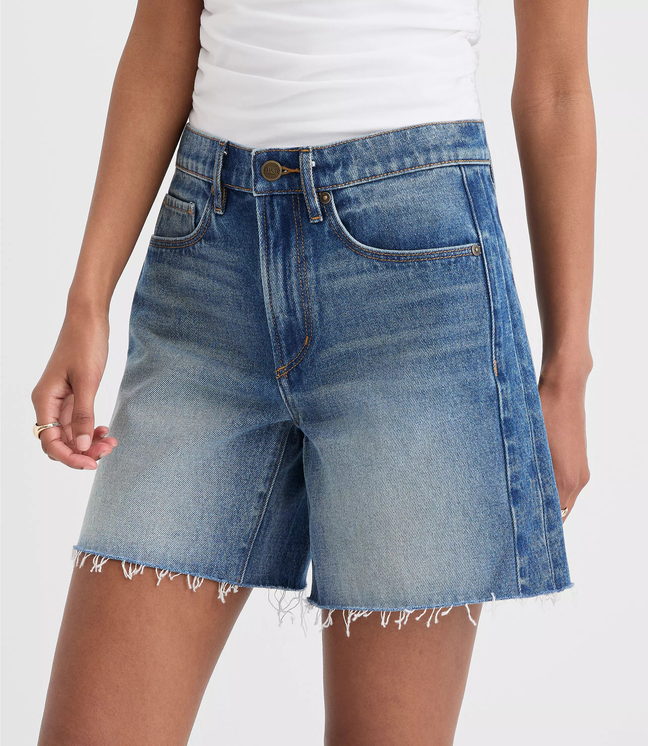 Rivete Fresh Cut Seamed Boyfriend Shorts in Dark Wash | LOFT