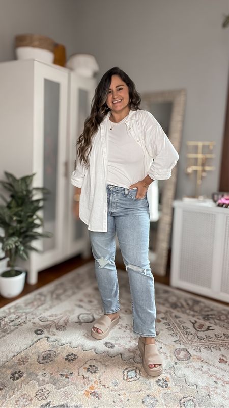 Coastal grandma! This is the absolute best white button down shirt and it’s 40%off! I love these Levi jeans and platform sandals too!

Wearing a large petite in the button up and size 32 in the ankle jeans

Midsize
Curvy
Levi jeans
Straight leg jeans
White tank top
Casual outfit


#LTKStyleTip #LTKMidsize #LTKFindsUnder100