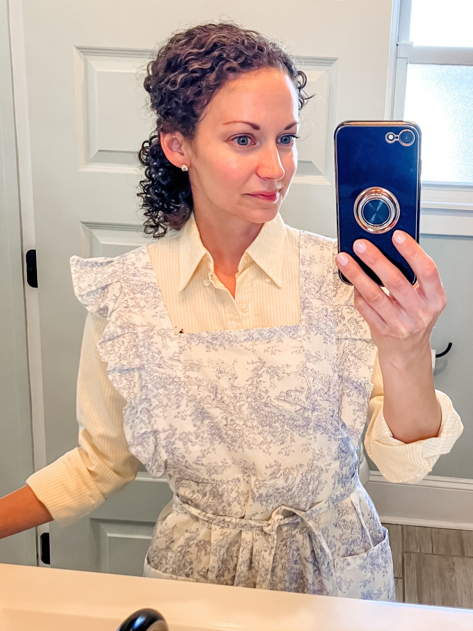 Obsessed with my new blue and white floral apron!

#LTKdayinmylife #LTKootd #LTKmomlife