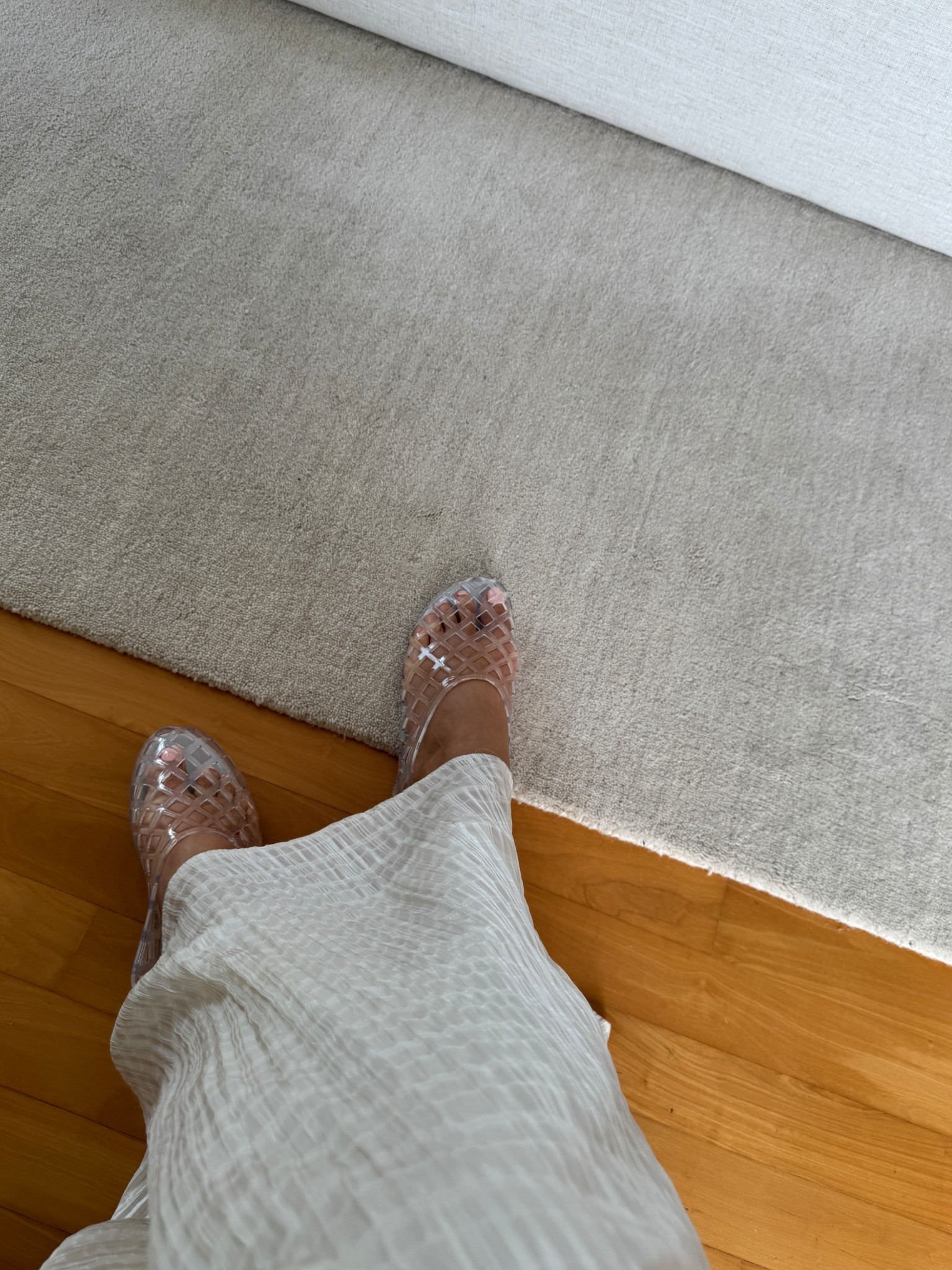 Jelly shoe love 🤍🤍🤍

#summershoes #jellyshoes #summerstyle

#LTKeurope #LTKsummer #LTKshoes