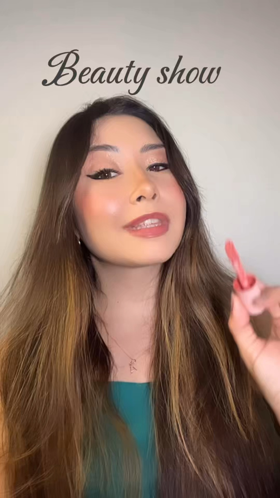 Networking nunca sai de moda, é atemporal e é ela que vou levar comigo ✨

As mulheres que crescem são as que aparecem, que se conectam, que estão nos lugares certos 💖

Por isso esse mês nos dias 30,31 e 01/07 vou estar na @beautyshowoficial ✨

O evento que reúne tudo que amamos: marcas incríveis, lançamentos, workshops, descontos e influenciadores que acompanhamos todos os dias como @bianca @brunatavares @marimaria @camilapudim @jardeledebran também estarão lá! 

🎟️ Ingresso por apenas R$ 27
📍 Expo Center Norte — São Paulo
📲 Credencial já liberada — entra no site oficial (link na bio do instagram @beautyshowoficial ) e garante o seu!

Nos vemos lá 🤍✨ 

#hypebeautyshow #dicadebeleza #dicademaquiagem #beautyshow dicadecabelo

#LTKbrasil #LTKbeleza #LTKviagem