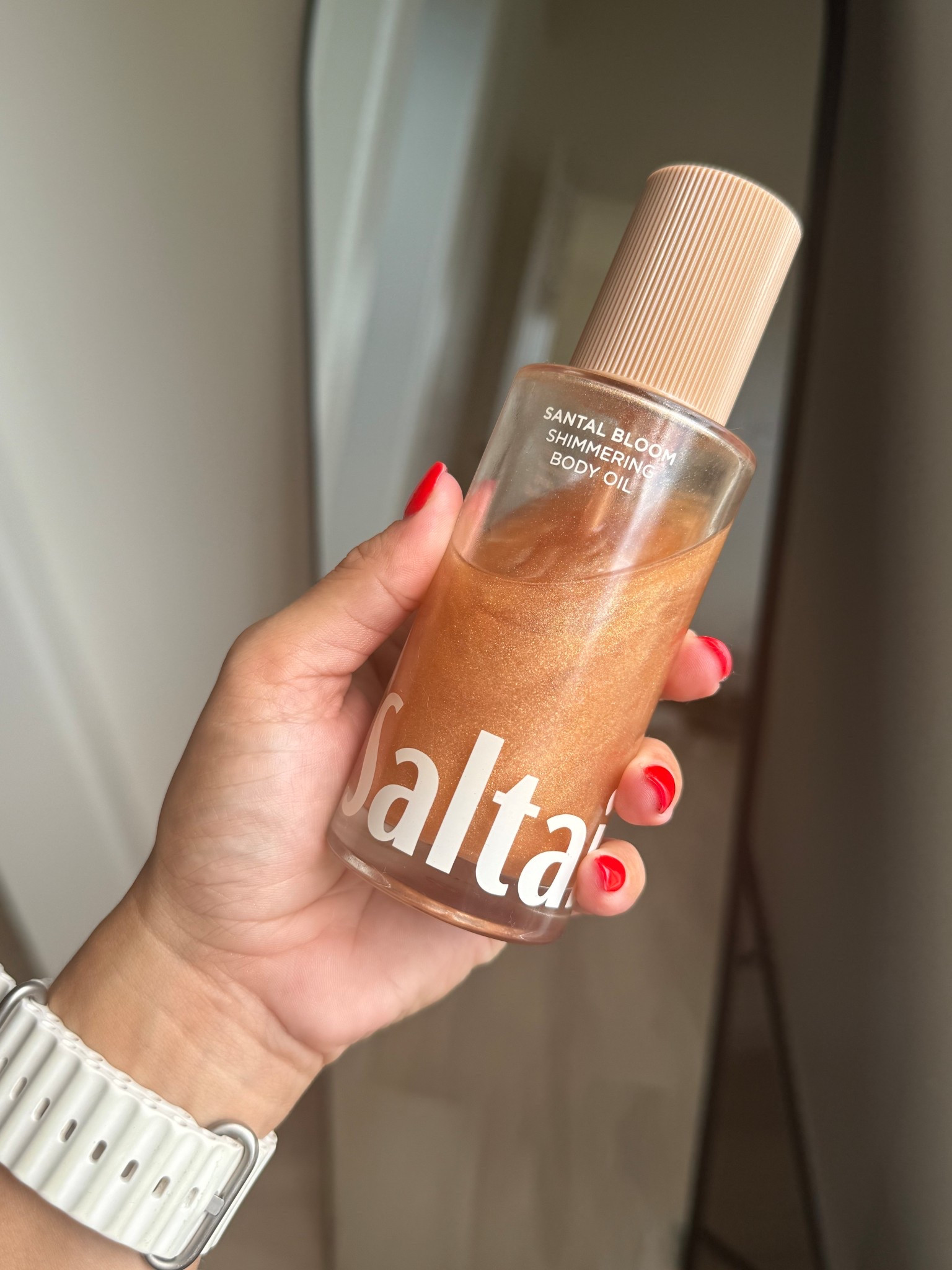 Shimmering body oil 

#LTKBeauty #LTKSeasonal #LTKFindsUnder50