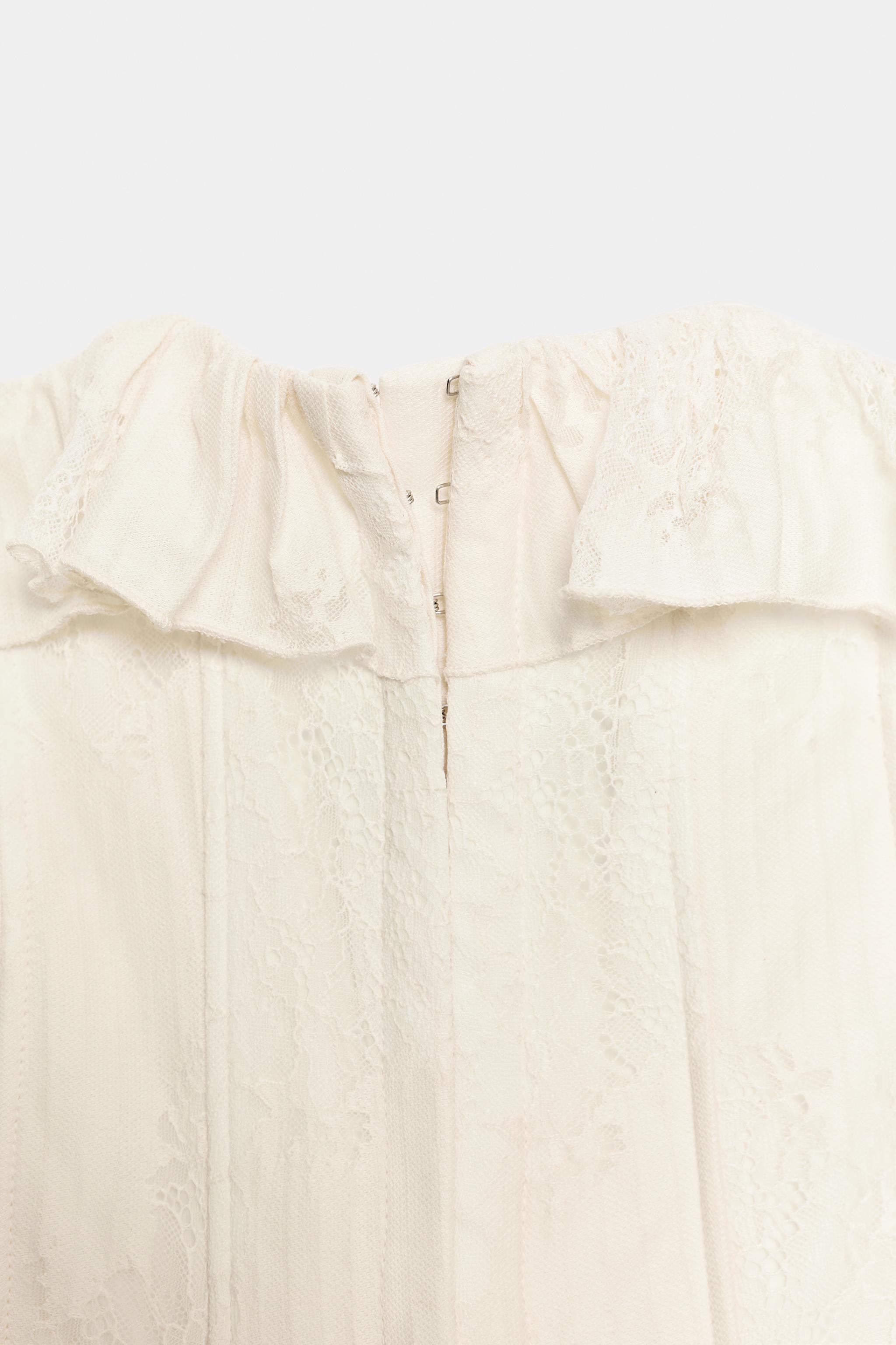 Straight-neck off-the-shoulder top. Tonal ruffle details. Front metal hook closure. | Zara DE