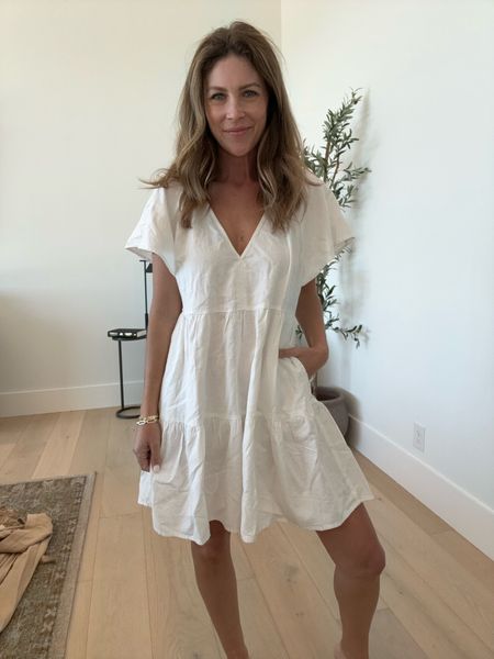 I always love a cute white dress for spring and this one is perfect- it has pockets!! And it’s under $30 & comes in 5 other colors! 

Spring break style, cruise outfit ideas, vacation outfits, casual style, target fashion, target finds, affordable fashion

#LTKfindsunder50 #LTKfindsunder100 #LTKstyletip