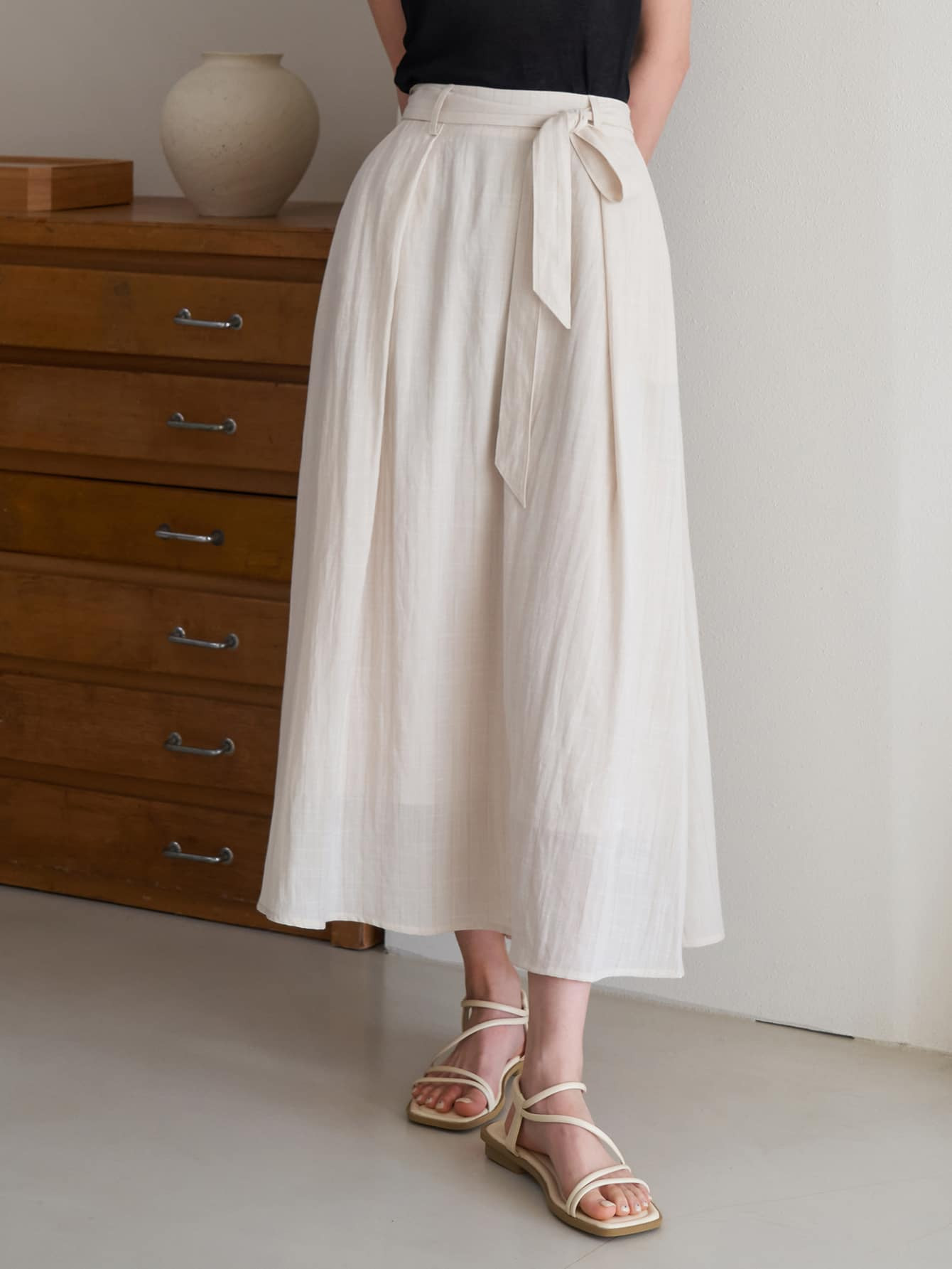 Dazy-Less Rock mit Einfarbig Gürtel, Falten
       
              
              20.75€  
    ... | SHEIN