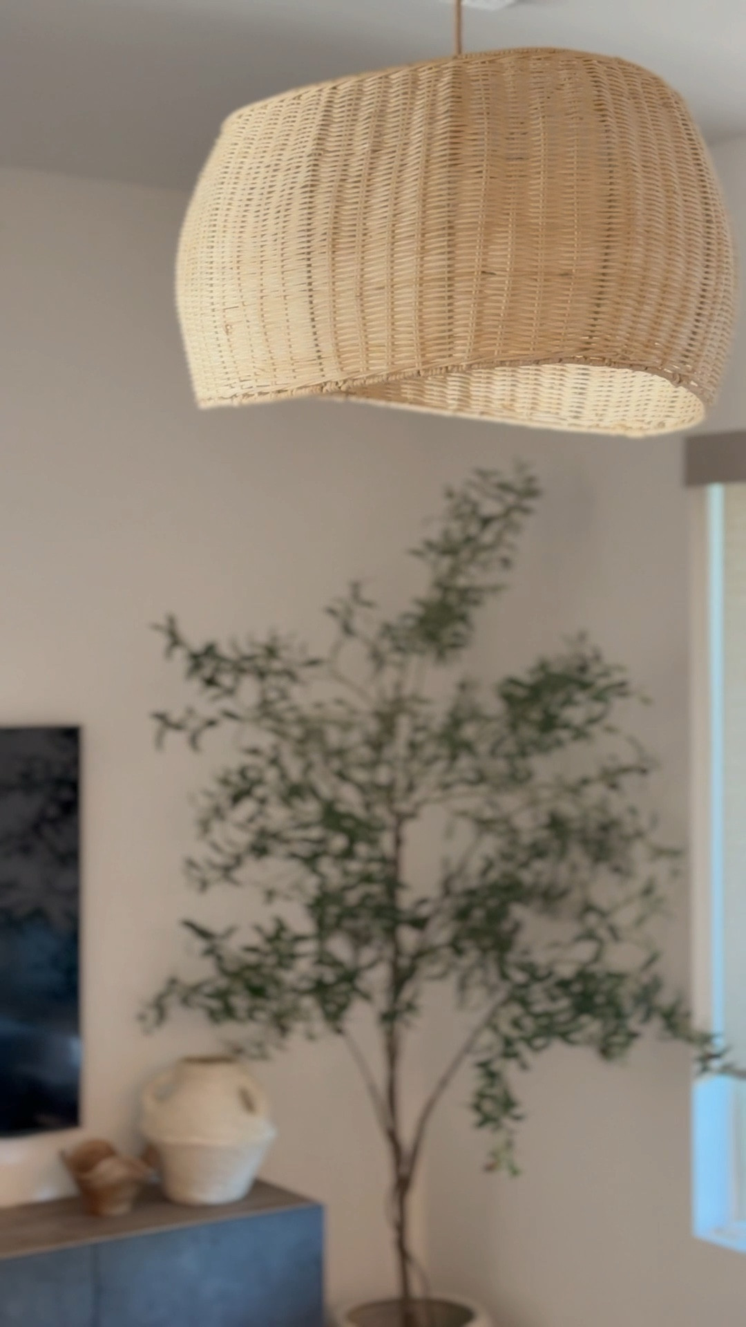 The prettiest chandelier 🤎

#LTKhome