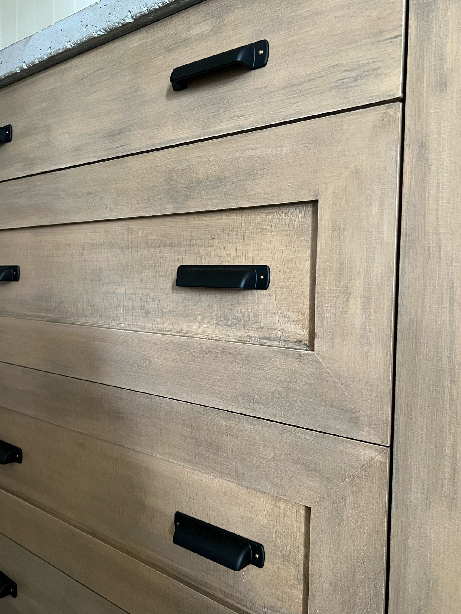 Hardware and the Gold rub to make them pop

#LTKhome #LTKfindsunder50 #LTKstyletip