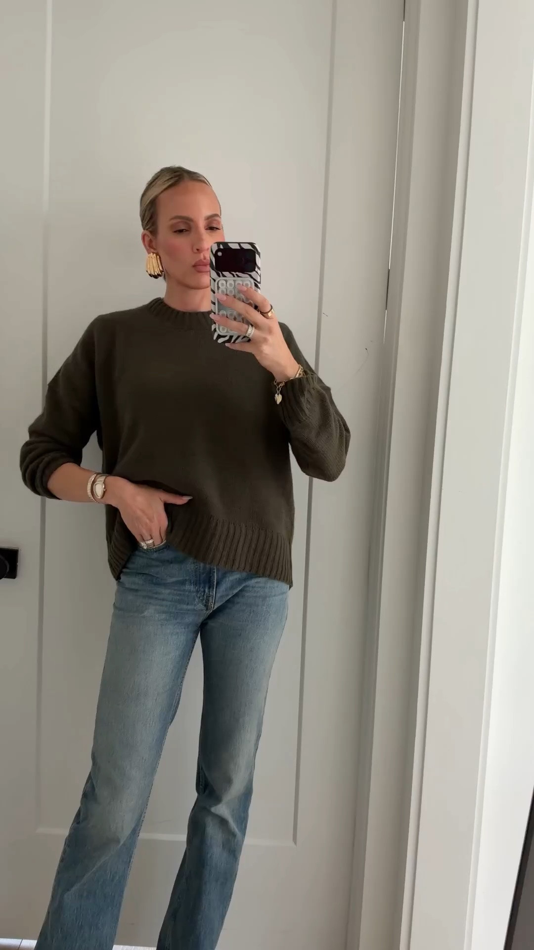Wearing a medium in this cashmere sweater. Sadly, my jeans are sold out, but I linked two below that looked very similar to mine. Boots run TTS and are insanely comfortable ￼￼