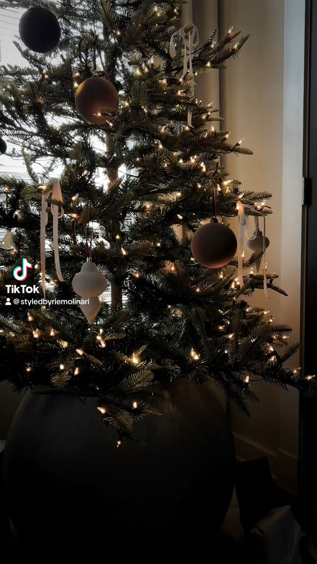 My Christmas Tree is finally decorated and some presents got wrapped!!! 🤎 I absolutely love these modern gift labels! 

#LTKHoliday #LTKSeasonal