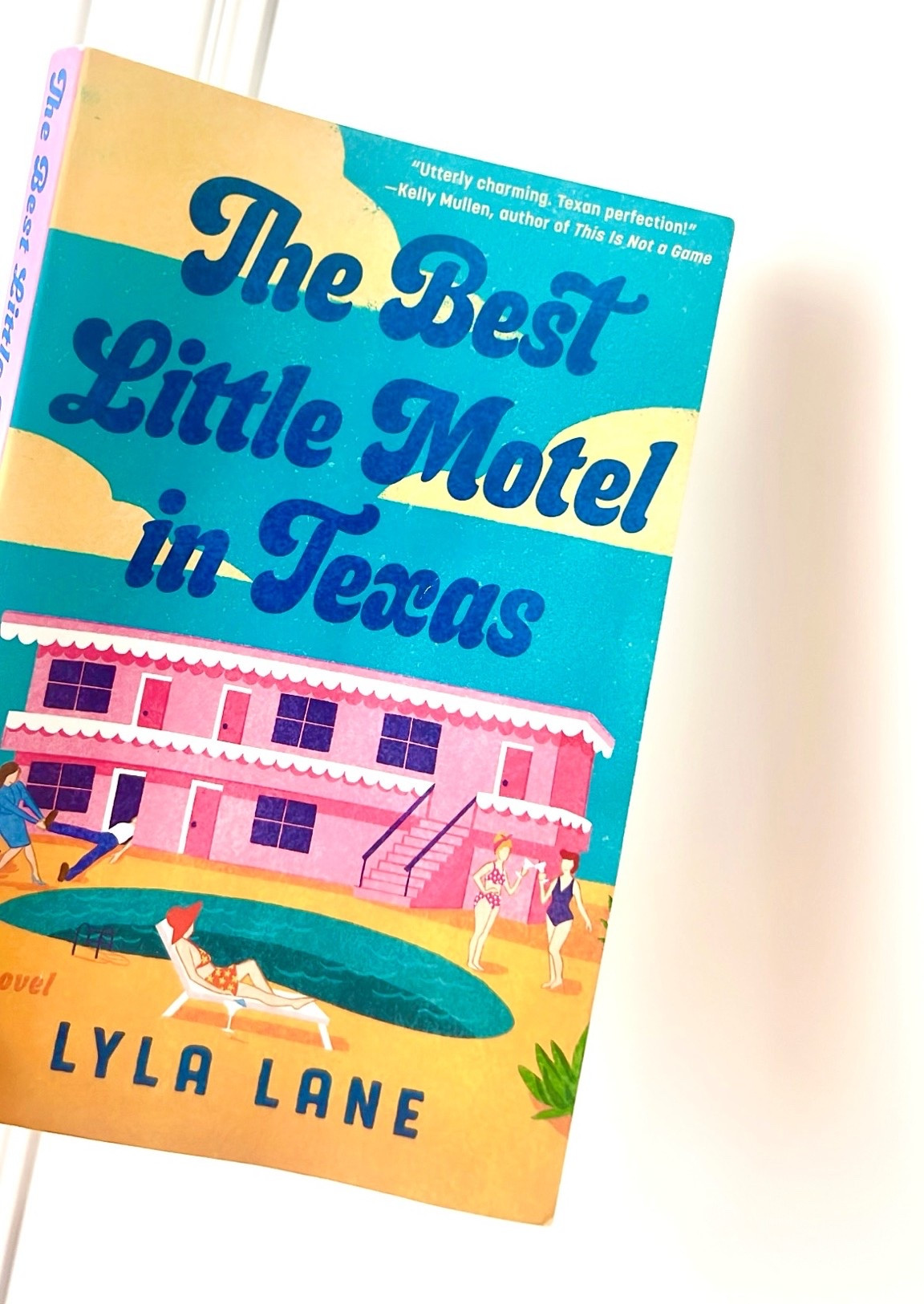 Reading Update 📚 
… loved this cute, small town caper / mystery vibe, quirky setting - fun, light read. The energy of it reminded me of the Finlay Donovan books if you’ve read those!