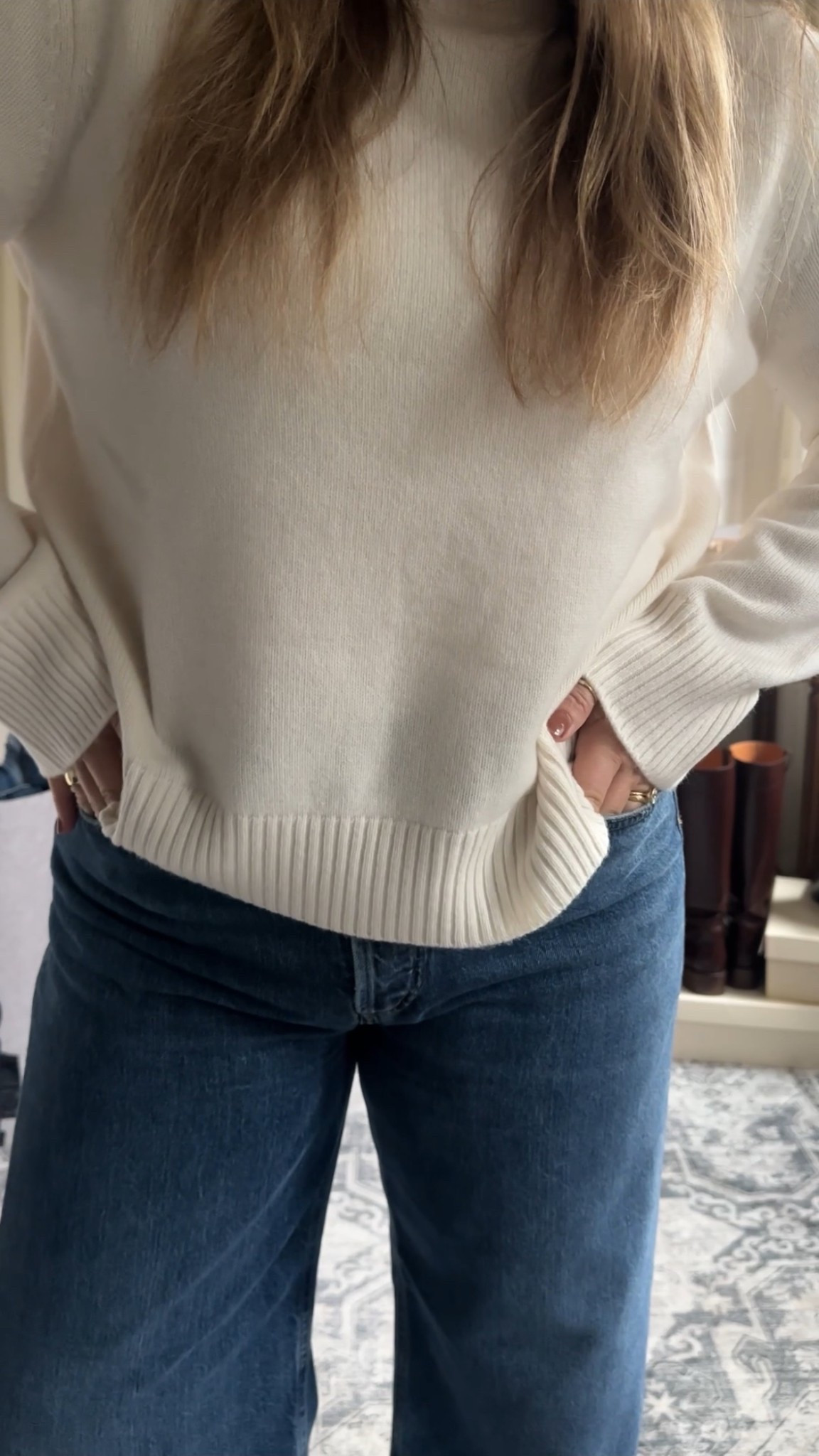 Cashmere quince oversized  sweater 100% cashmere / i sized down to small  because i wanted a slimmer fit 

Would be a great gift for any woman in your life! 

#LTKParties #LTKWorkwear #LTKPetite