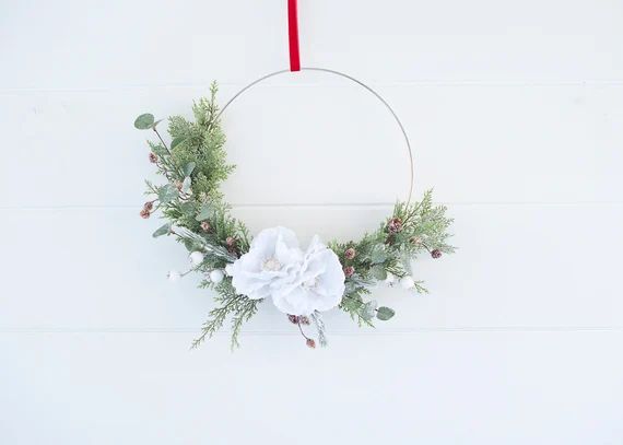Modern Winter White Magnolia & Snowy Berry Wreath hoop - Etsy | Etsy (US)