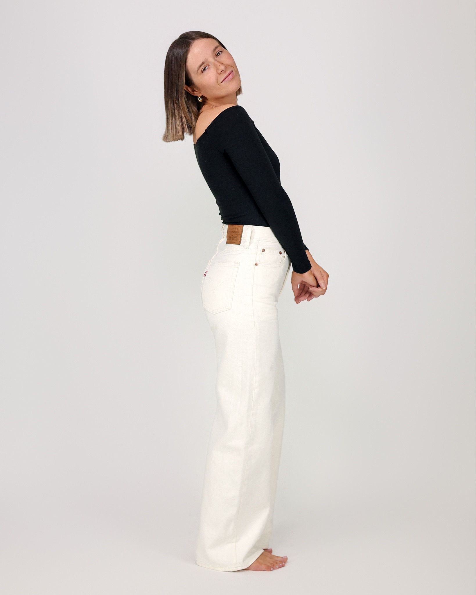 Levi’s ribcage wide leg women’s jeans size 25x30 tts I’m 5’3” and I love the fit of these!! And they look great on the butt!

@Nuuds black off the shoulder bodysuit size small tts 

Levi’s, Levi’s jeans, white jeans, cream jeans, wide leg jeans, nuuds, nuuds off the shoulder bodysuit, black bodysuit, bodysuit, ballet flats, Nordstrom flats, suede flats, chocolate brown flats, Mary Jane’s


#LTKootd #LTKPetite #LTKFindsUnder100
